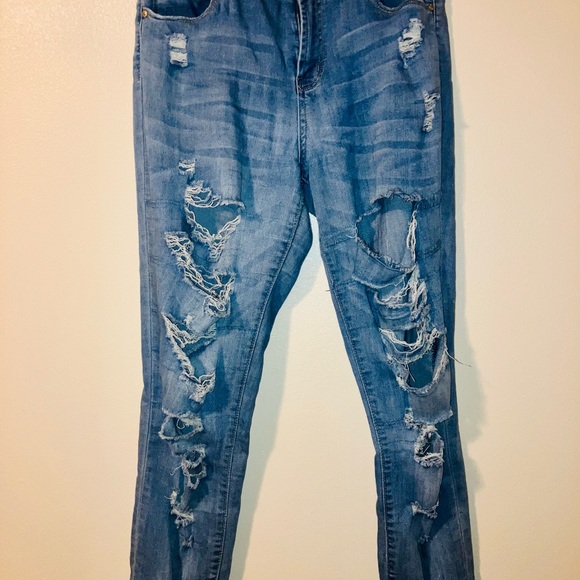 Almost Famous Distressed Jeans - Picture 2 of 5